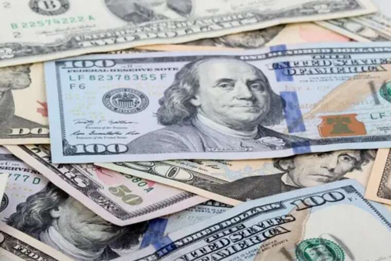 Долар різко подорожчав: попит на валюту злетів на українському міжбанку