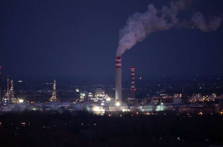 Slovnaft заперечує пожежу на Братиславському НПЗ: "Це стандартне явище зупинки виробничого блоку"