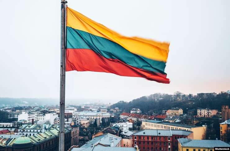 Литва закриває два останні КПП із Білоруссю "через наліт метеозондів"