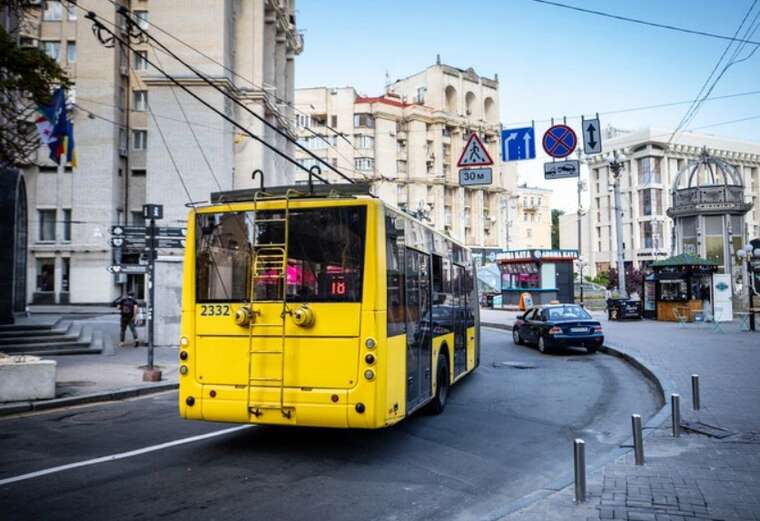 Після нічного обстрілу Києва затримується рух громадського транспорту
