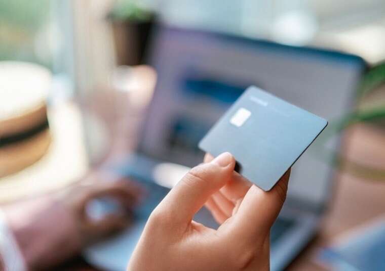 Польща посилила контроль за грошовими переказами українців