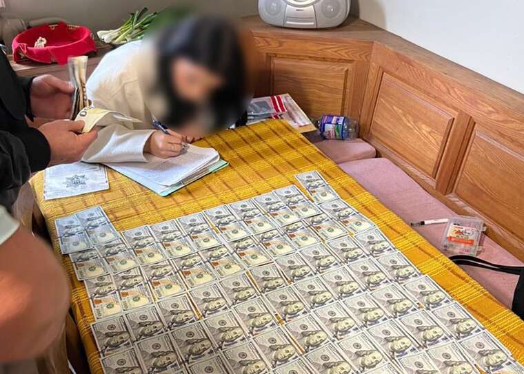 Директор фонду «Дипломатичний корпус» продав гуманітарні авто для власного збагачення