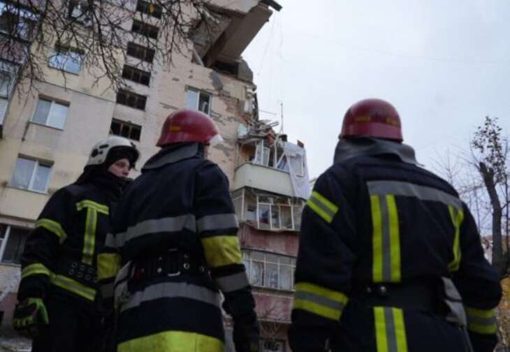 На місці вибуху в Хмельницькому продовжують сипатися уламки