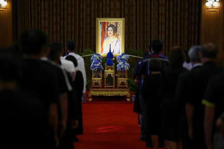 У Таїланді розпочався річний похорон королеви-матері Сірікіт