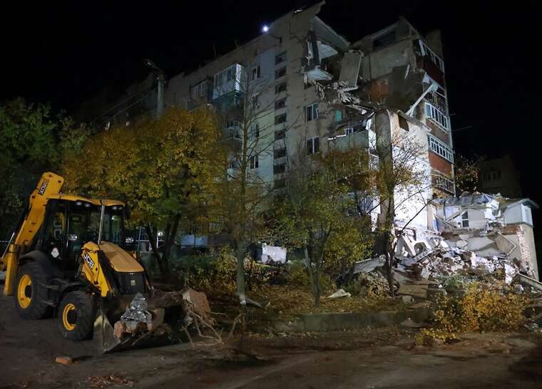 Вибух у Хмельницькому: розглядаються різні версії події, під завалами шукають жінку