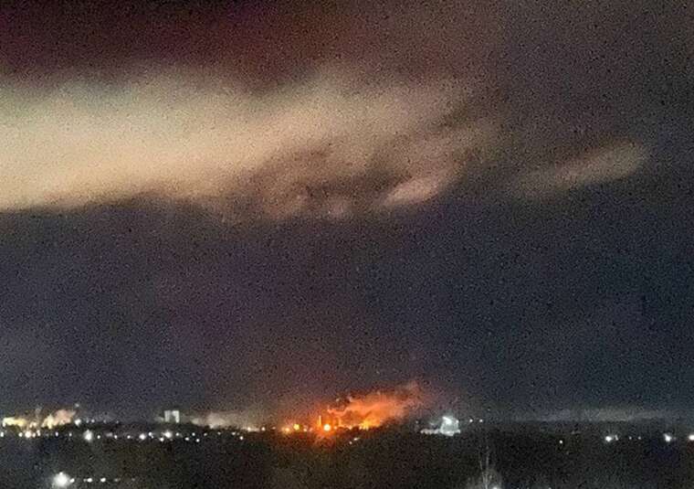 Дрони атакували Ульяновську область РФ: Місцеві пабліки повідомляють про пожежу на нафтобазі