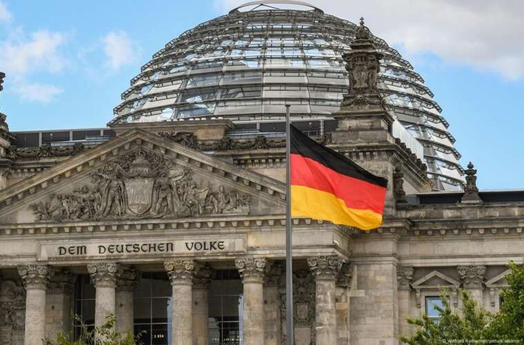 Під тиском санкцій: Берлін шукає шляхи вирішення долі німецького підрозділу "Роснефти"