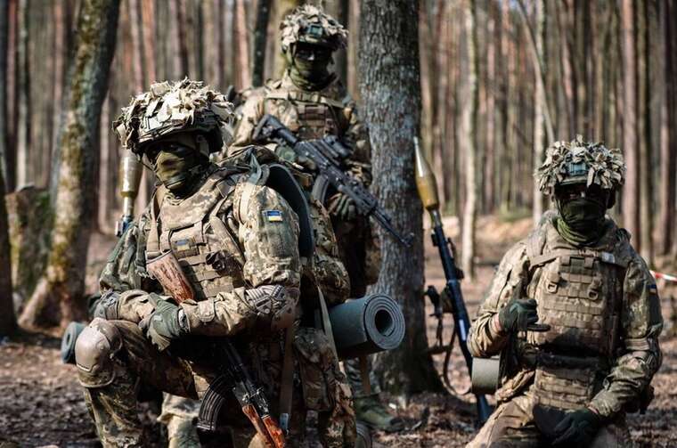 Втрати ворога: ЗСУ ліквідували майже тисячу росіян і десятки одиниць техніки