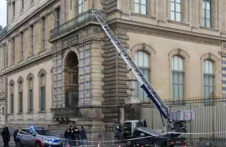 У Франції затримали третього підозрюваного в пограбуванні Лувру