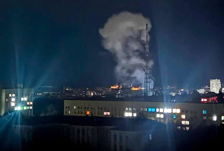Росіяни вдарили по телевежі в центрі Чернігова: споруда пошкоджена