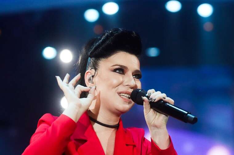 Певица Ёлка изменила строки о Борисполе во время концерта в Москве