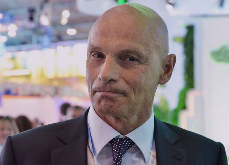 WSJ: Швейцарский миллиардер Тёрнквист выкупает зарубежные активы «Лукойла» на 20 миллиардов долларов