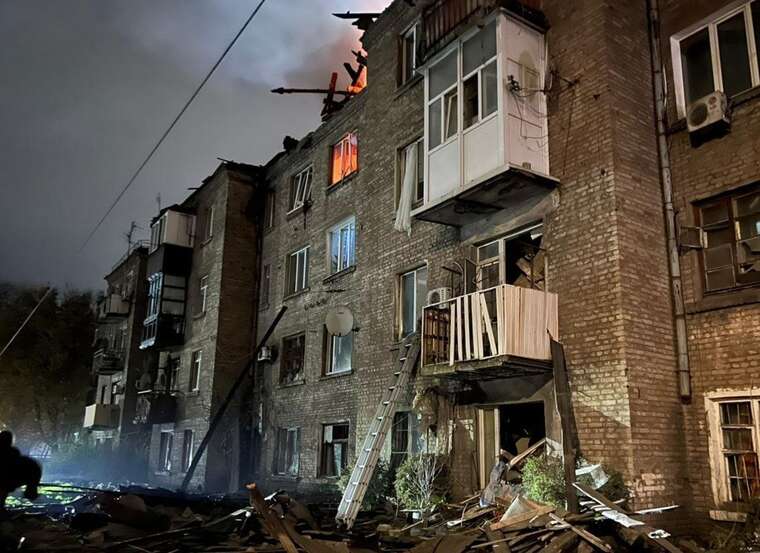 Массированная атака дронами: в Каменском пострадали 8 человек, повреждены здания и инфраструктура