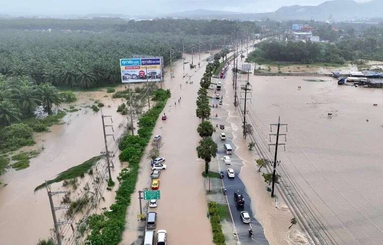 На Пхукете затопило туристический центр Патонг во время фестиваля
