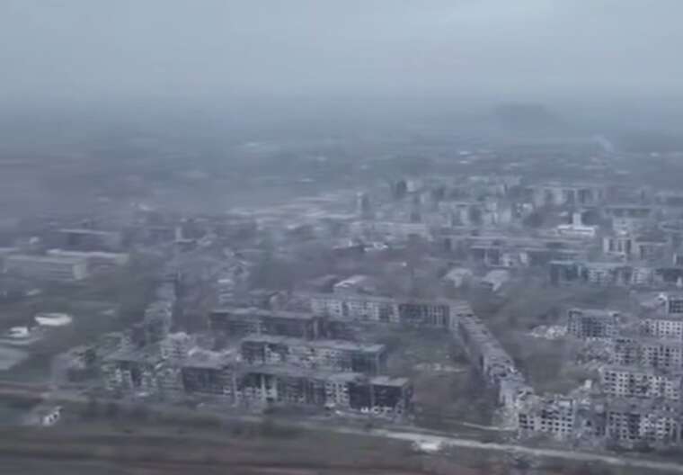 Horrific footage of Myrnohrad has emerged, a city that Russia is methodically leveling to the ground