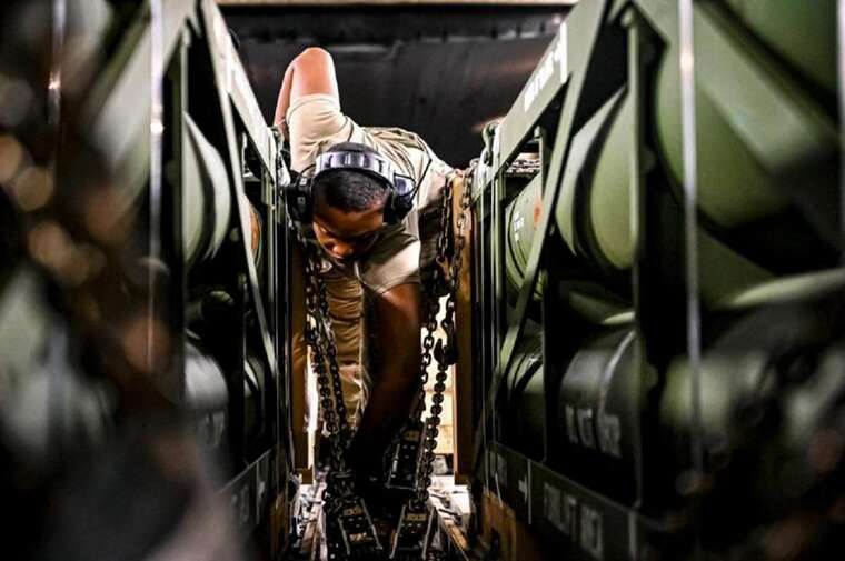 "Шатдаун" у США призупинив постачання зброї союзникам по НАТО для передачі Україні