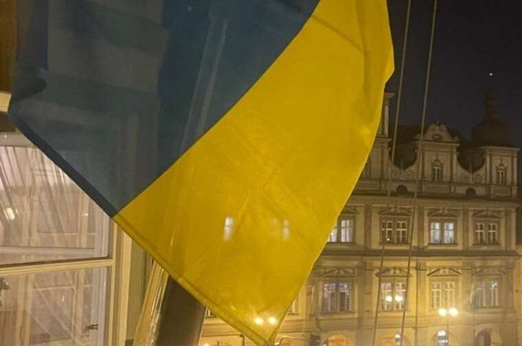 У Чехії віцеголова партії ANO закликав поступово прибрати українські прапори з держустанов
