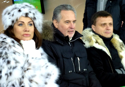 Одно из первых фото Дмитрия Фирташа, его жены и Сергея Левочкина на матче "Динамо Киев". Фото kafanews dqxikeidqxidqeant