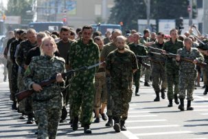 Пленные в Донецке. Позор россии Пленные в Донецке. Позор россии