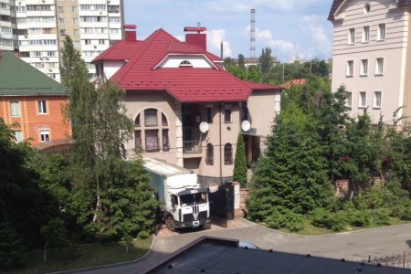 Военная фура привезла древесину прямо домой генералу ВСУ. Фотофакт Военная фура привезла древесину прямо домой генералу ВСУ. Фотофакт