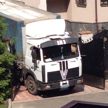 Военная фура привезла древесину прямо домой генералу ВСУ. Фотофакт Военная фура привезла древесину прямо домой генералу ВСУ. Фотофакт dqxikeidqxidqeant