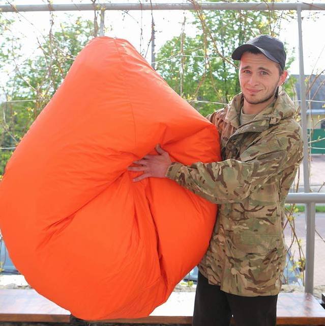 Мартыненко начал свое дело – шьет пуфики