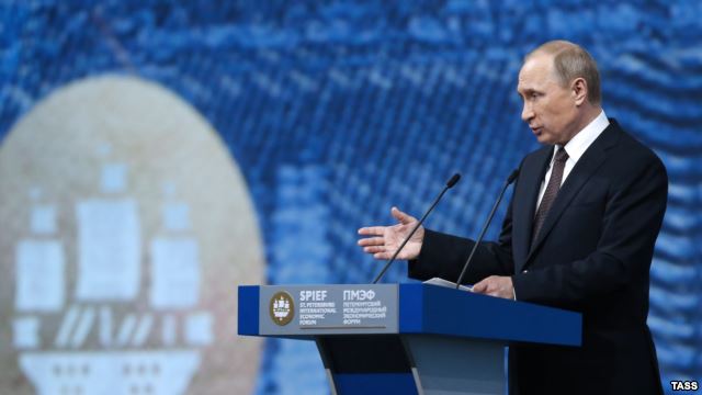 Путин выдвинул ультиматум Украине, а в Кремле идет Путин выдвинул ультиматум Украине, а в Кремле идет dqxikeidqxidqeant