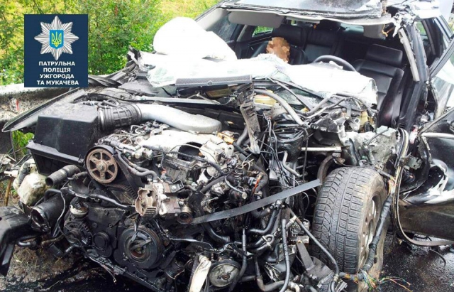 Смертельна ДТП на трасі Київ - Чоп неподалік Сваляви: Ауді влетіла у вантажівку (ФОТО) dqxikeidqxidqrant