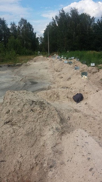 Скандал, набирающий оборот. Легенду «Правого сектора» похоронили на свалке Скандал, набирающий оборот. Легенду «Правого сектора» похоронили на свалке dqxikeidqxidqeant