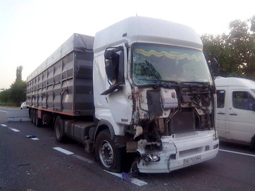 Под Николаевом пьяный водитель зерновоза врезался в микроавтобус с пассажирами: 2 человека погибло, еще 10 тяжело ранены - Copyright https://news.pn