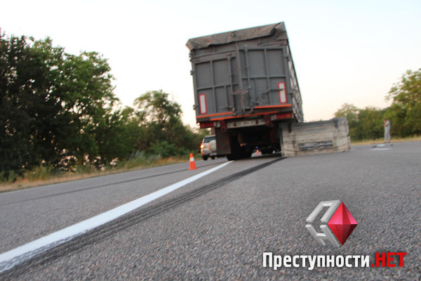 Под Николаевом пьяный водитель зерновоза врезался в микроавтобус с пассажирами: 2 человека погибло, еще 10 тяжело ранены - Copyright https://news.pn