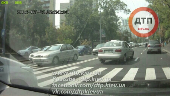 ДТП в Киеве на Мельникова: Деу тяжело травмировал мужчину на пешеходном переходе. ФОТО dqxikeidqxidqeant