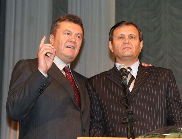 Ефремов подарил Ахметову