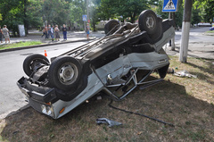 В Николаеве «Hyundai» перевернул на крышу «ВАЗ» с женихом и невестой - Copyright https://news.pn dqxikeidqxidqeant