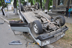 В Николаеве «Hyundai» перевернул на крышу «ВАЗ» с женихом и невестой - Copyright https://news.pn