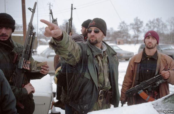 Руслан Лабазанов (в центре)