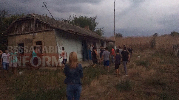 На Одесчине после убийства 9-летней девочки местные жители разгромили десяток домов ромов - Copyright https://news.pn
