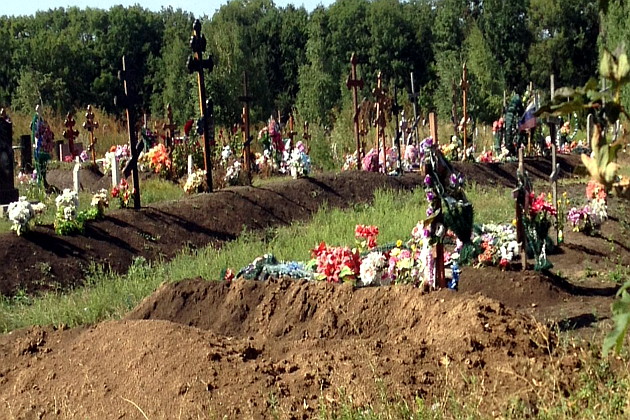 Захоронение российских солдат в Снежном