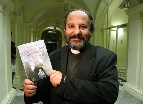 Російські ЗМІ полюбляють цитувати ксьондза Тадеуша Ісаковича-Залеського, який закликав уряд Польщі увести санкції проти України