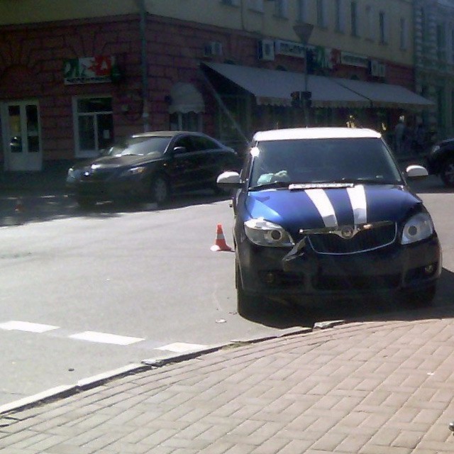 Toyota Camry и Skoda Fabia dqxikeidqxidqeant