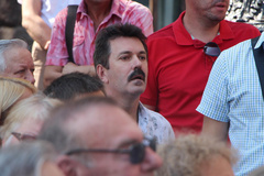 Выступать против львовского мусора под мэрию Николаева пенсионеров свозили на микроавтобусах - Copyright https://news.pn