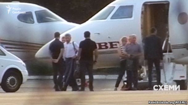 Народний депутат від «Опозиційного блоку» Юрій Бойко в аеропорту «Київ»