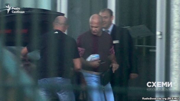 Депутат фракції «Блок Петра Порошенка» Ігор Кононенко в аеропорту «Київ»