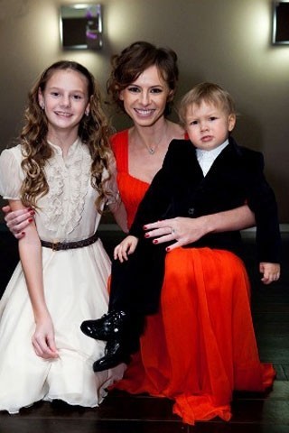 Оксана Лаврентьева с дочерью Алиной и сыном Андрея Костина - Егором