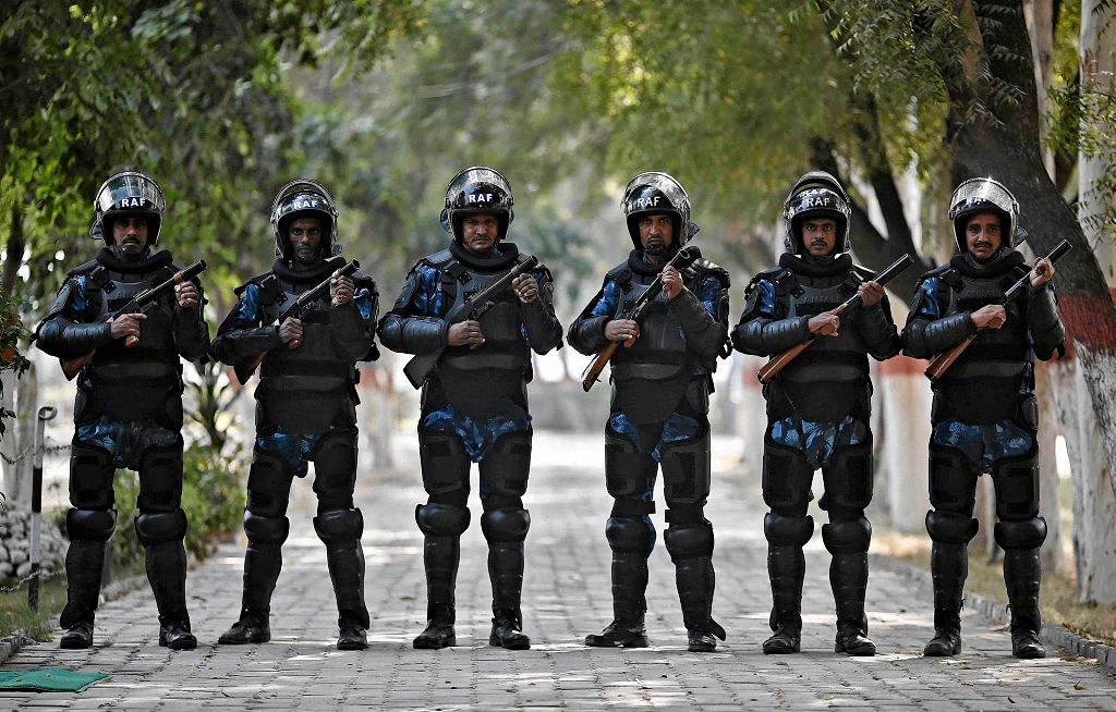 Применение оружия полицией-8