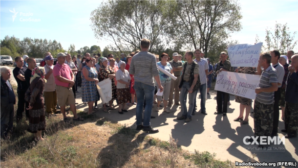Селяни перекрили дорогу, аби привернути увагу до проблеми