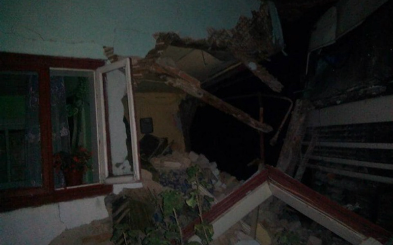 На трассе Киев-Чоп фура влетела в жилой дом