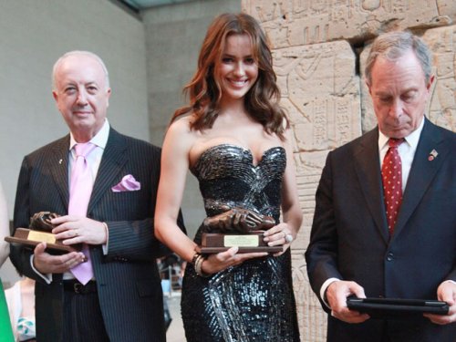 Борис Фуксман вручає нагороди учасникам фестивалю російської культури «Наше спадщина»