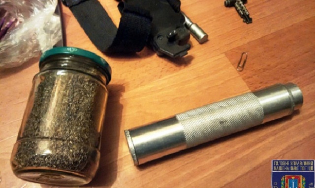 Под Одессой пьяный военнослужащий угрожал взорвать гранату возле ресторана - 23591 Под Одессой пьяный военнослужащий угрожал взорвать гранату возле ресторана - фото 23591 dqxikeidqxidqeant