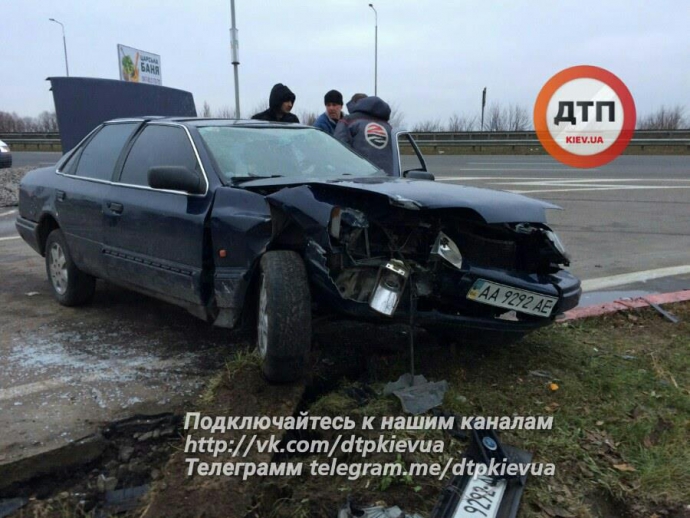 Под Киевом два спящих водителя устроили серьезное ДТП: появились фото (2)